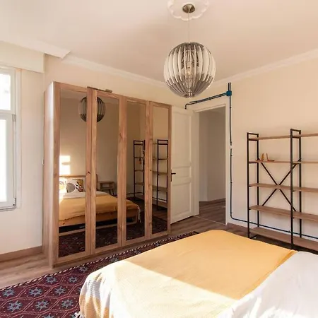 Soft And Historic 3br W Iconic Haydarpasa View Lejlighed